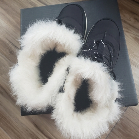 *Never worn*Sorel Whitney boot, size 6.5 - Picture 2 of 5